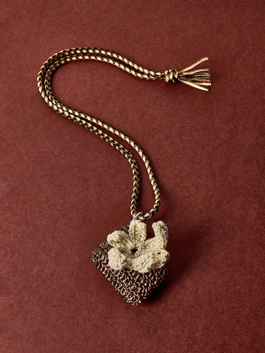 Your Earbuds‘ Cozy Sweater - Handmade Floral Charm for AirPods 3 & 4