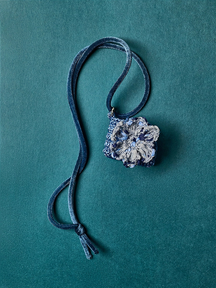 Your Earbuds‘ Cozy Sweater - Handmade Floral Charm for AirPods Pro