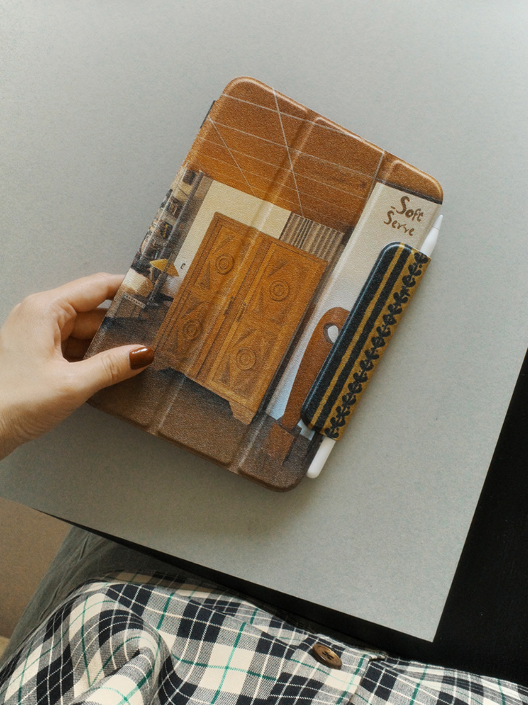 Strolling Diary - Vintage Furniture & Dog Walk  Magnetic iPad Case