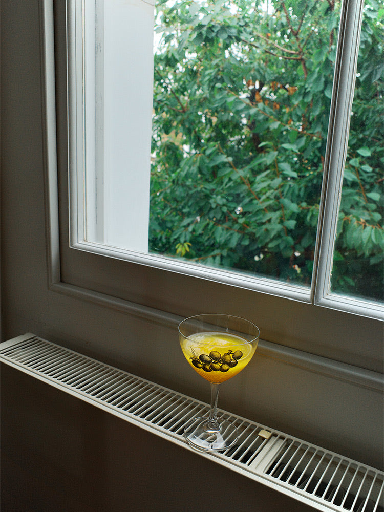 Linear Fruit Micro-Tint Glass Wine Glass