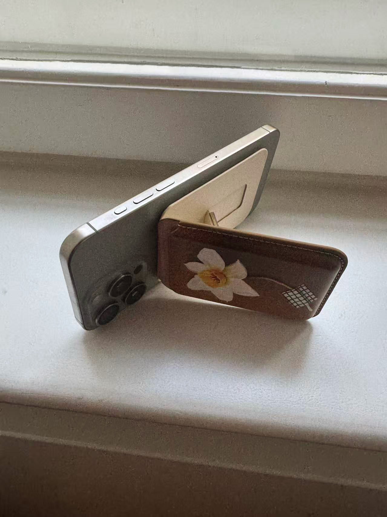 Folding Magic Magnetic Card Holder